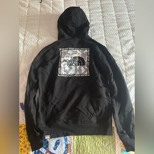The North Face black hoodie - small